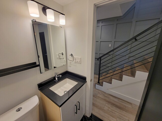 Building Photo - 724 Taylor St NW