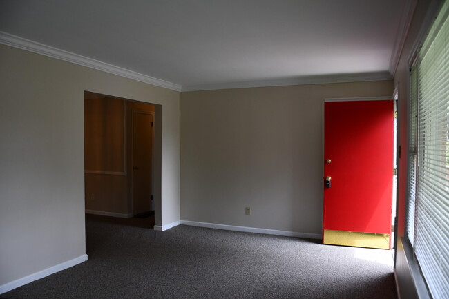 Building Photo - 181 St James Dr