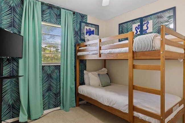 Building Photo - 451 Sharon Cir