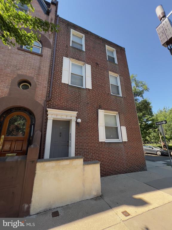 Building Photo - 2430 Spruce St