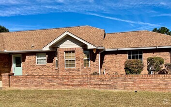 Building Photo - 3/2 Home in Lakeside with Fenced Yard