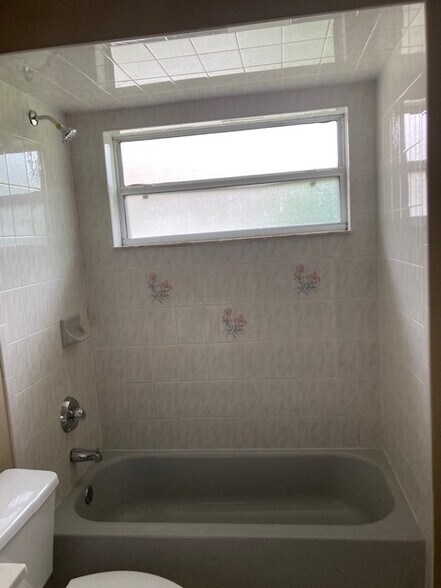 Building Photo - 6 Pony Ln