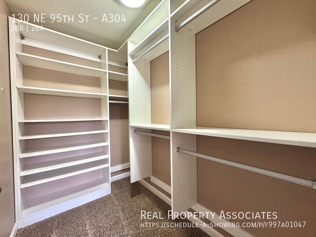 Building Photo - 2 BR/2 Bath Condo Maple Leaf Neighborhood-...