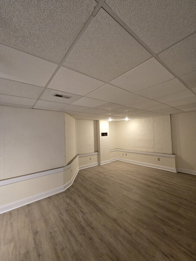 Building Photo - 5223 S Mosley St