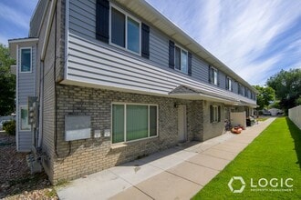 Building Photo - End Unit Townhome!