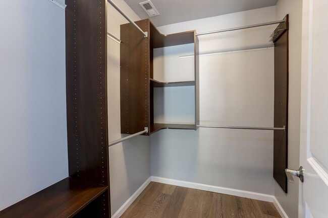 Building Photo - 4 Bed / 2 Bath Updated Redwood City Home w...