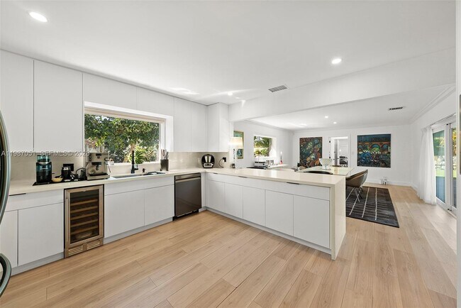 Building Photo - 424 Alamanda Dr