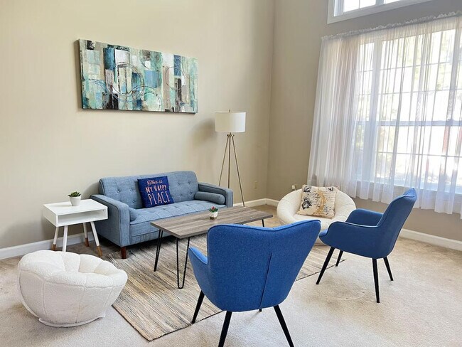 Building Photo - 2330 Evergreen Ln