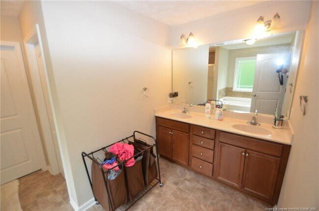 Building Photo - 2426 Market Hill Dr