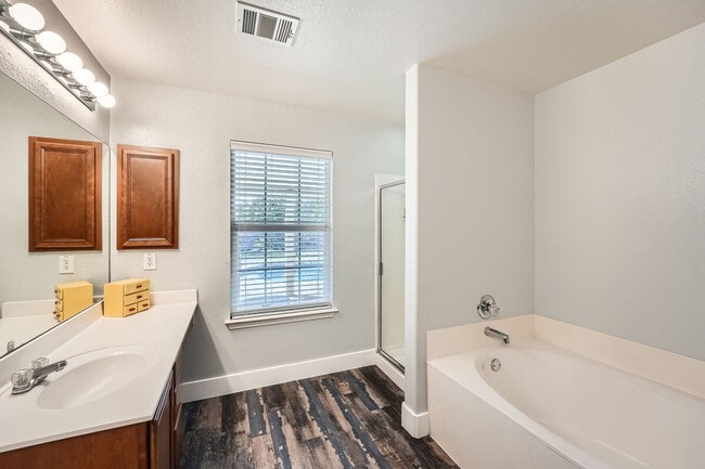 Building Photo - 1101 Coopers Hawk Path