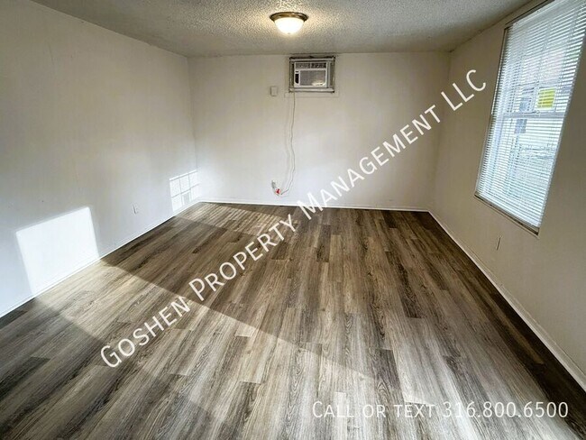 Building Photo - 1023 S Millwood Ave