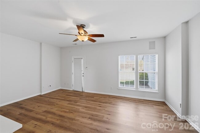 Building Photo - 4957 Sunburst Ln