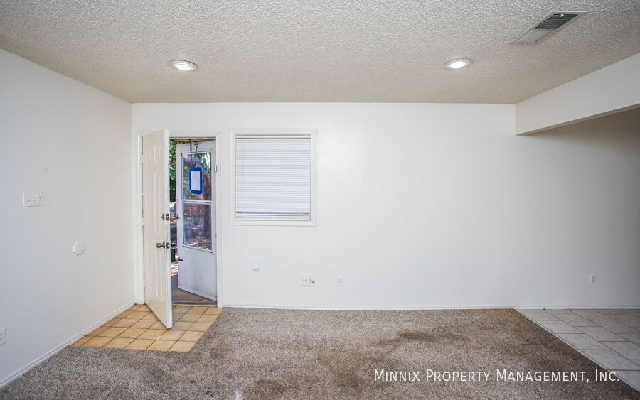 Building Photo - 8208 Vernon Ave