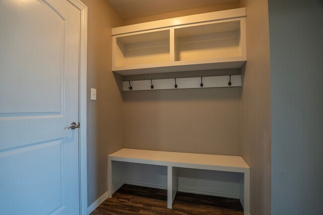 Building Photo - Stunning 3 bedroom, 2 bathroom Home available in Prairie Grove!