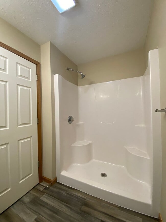 Building Photo - 3 Bedroom Home in Jimtown Schools!