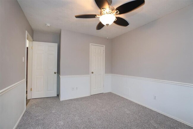 Building Photo - 9130 Kirkleigh Ln