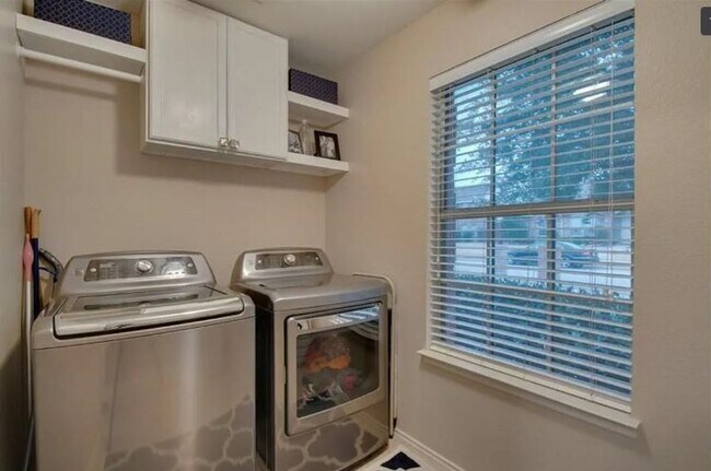 Building Photo - For Rent: Beautiful 3 Bedroom Home in Red Oak, TX!