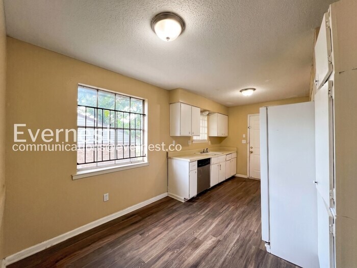 Building Photo - 3669 Hillbrook Rd