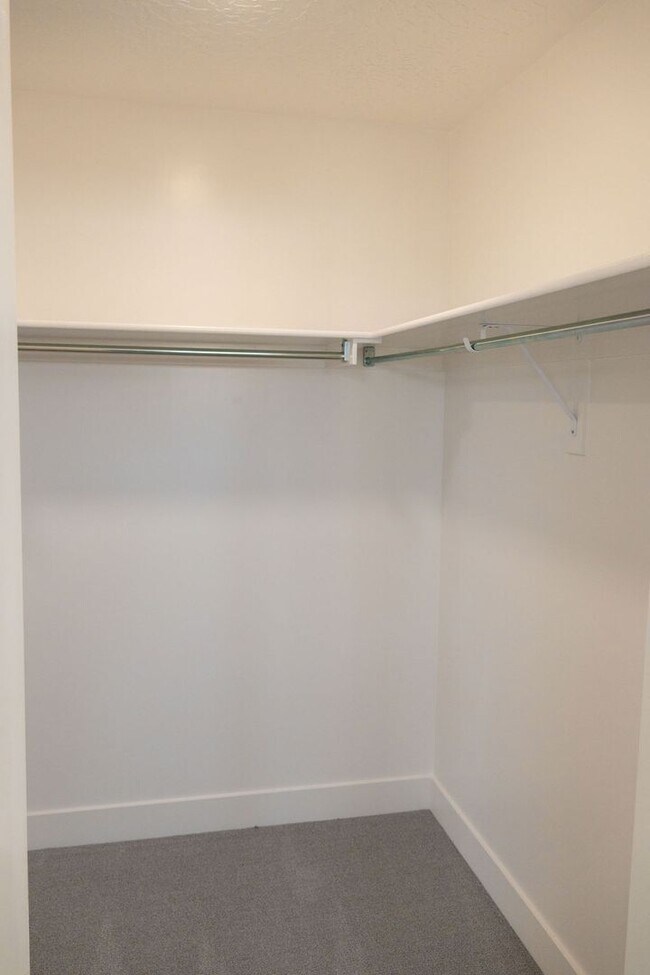 Building Photo - Spacious 4-Bed Home in Sage Canyon