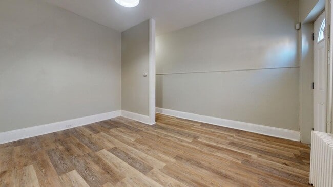 Building Photo - Contemporary 2 Bedroom Townhome w/ Updated Kitchen & Washer/dryer