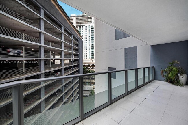 Building Photo - 1300 Brickell Bay Dr