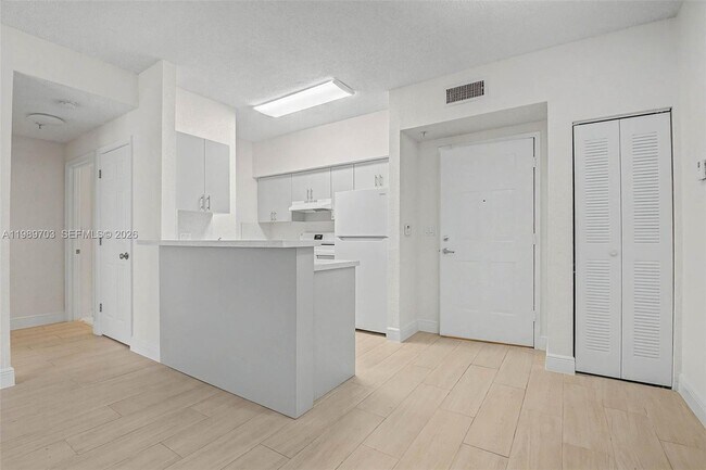 Building Photo - 7000 SW 80th St