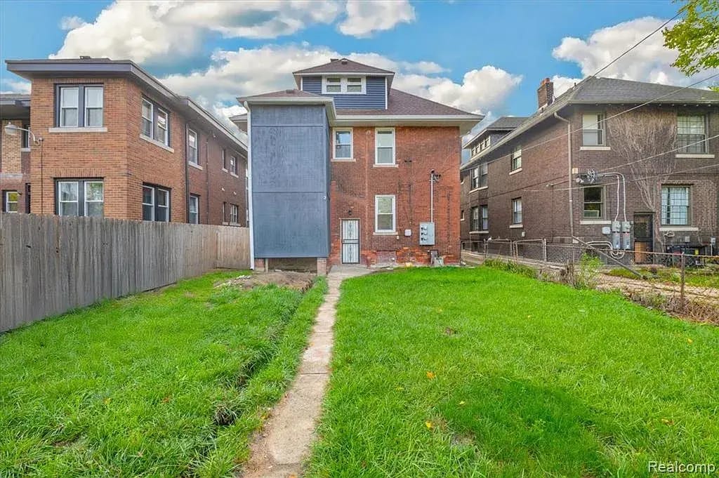 Building Photo - 1502 Virginia Park St