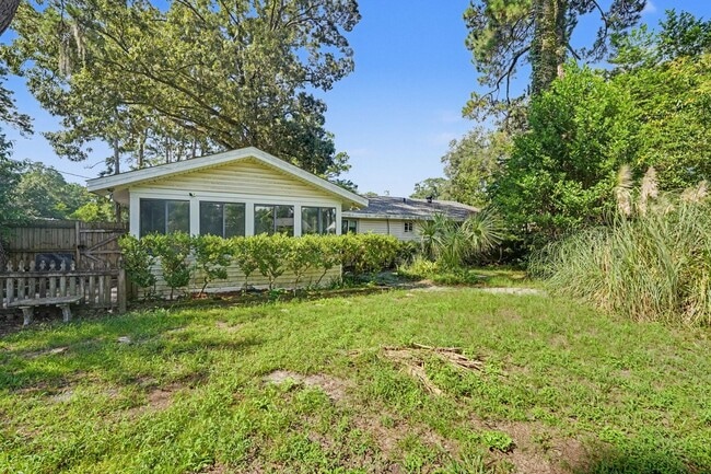 Building Photo - 18 Silverstone Cir
