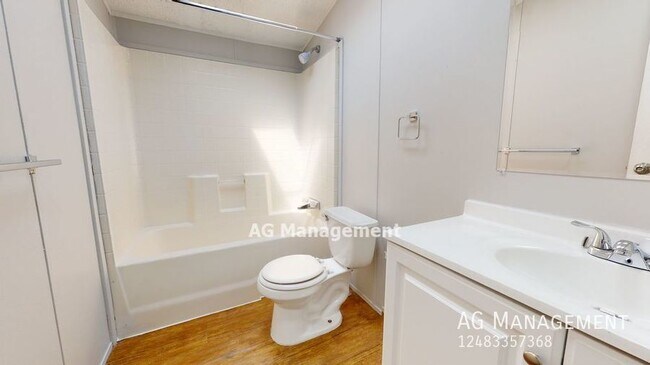 Building Photo - 45961 Jefferson Ave - Spacious & Stylish C...
