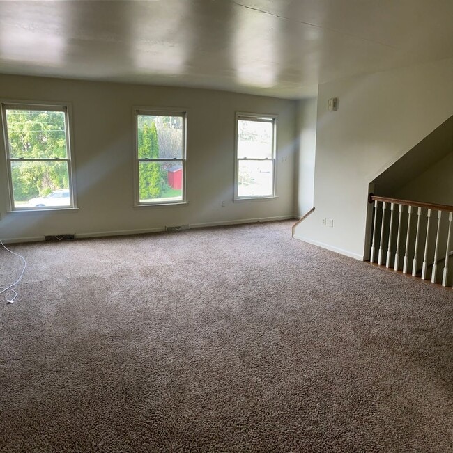 Building Photo - 607 Emerald Dr