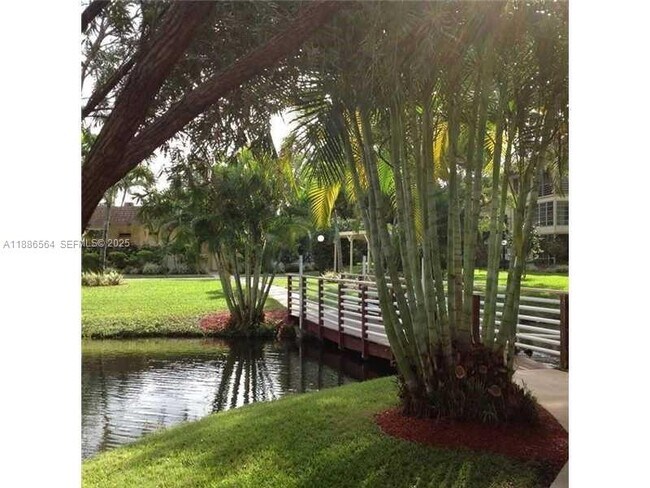 Building Photo - 5181 W Oakland Park Blvd