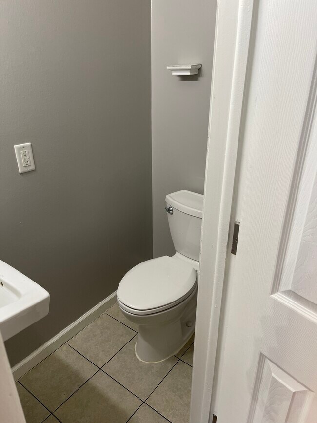 Building Photo - 4467 W Milham Ave