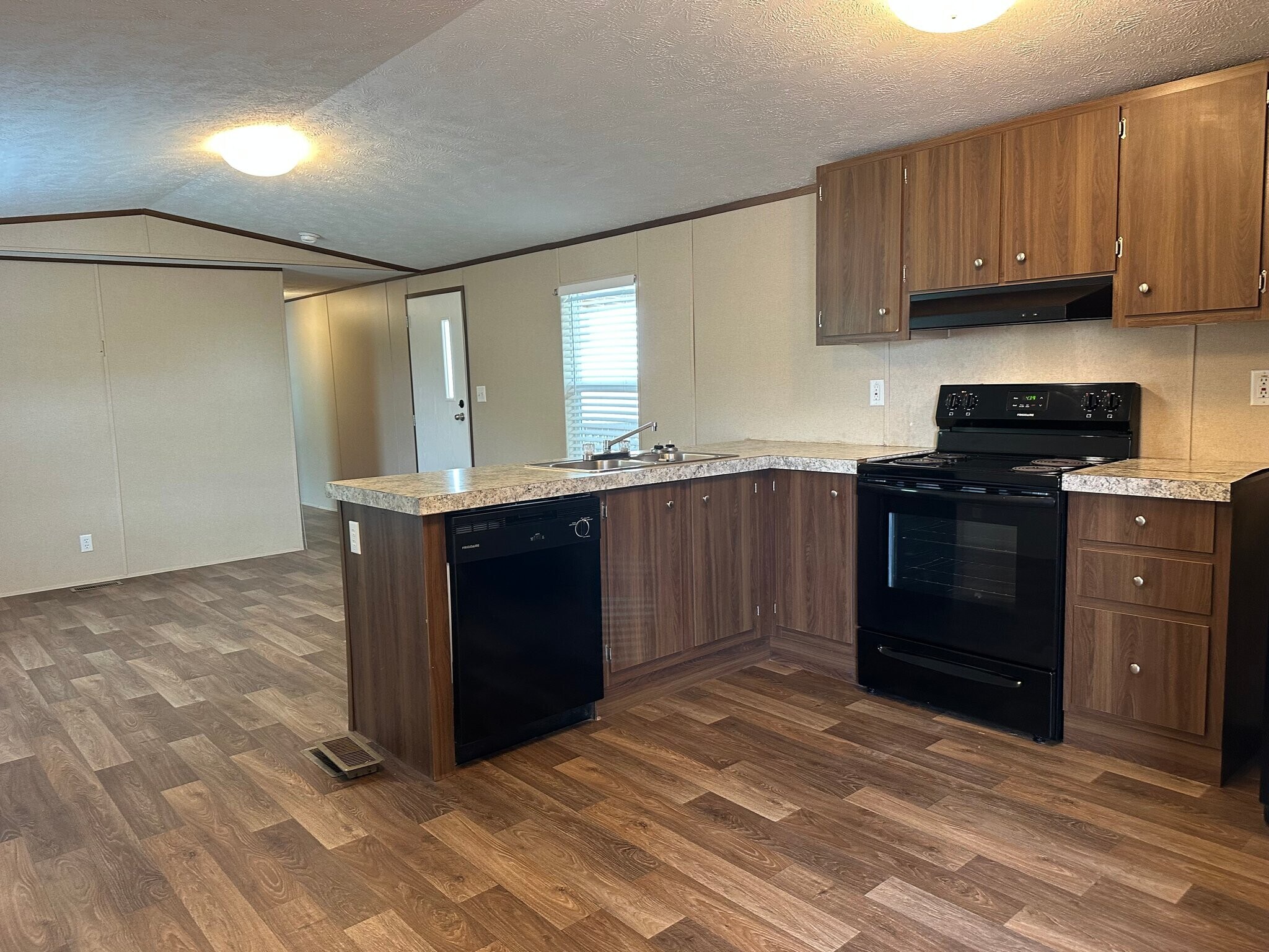 Building Photo - 833 Lovell Rd