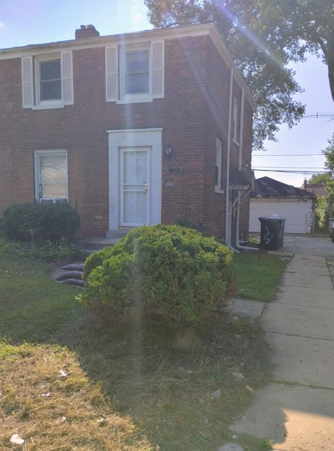 Building Photo - 9848 S Yates Blvd