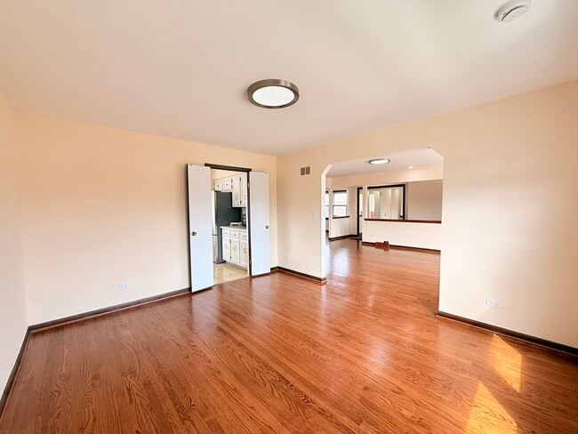 Building Photo - 4220 Oakton St