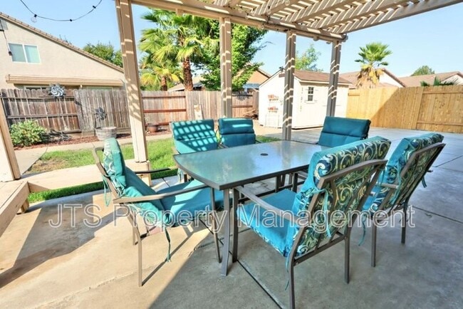 Building Photo - 3232 Balada Way