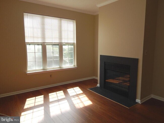 Building Photo - 862 N Waterford Ln