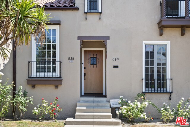 Building Photo - 838 S Curson Ave