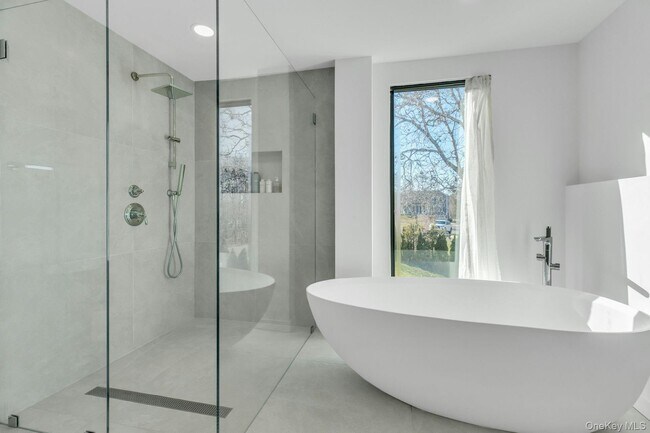 Building Photo - 10 Bay View Dr