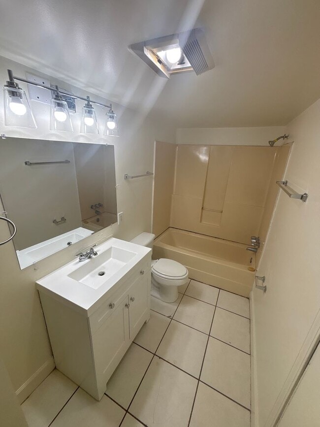 Building Photo - 3-Bed, 2-Bath Home on Lowell St in Tallahassee