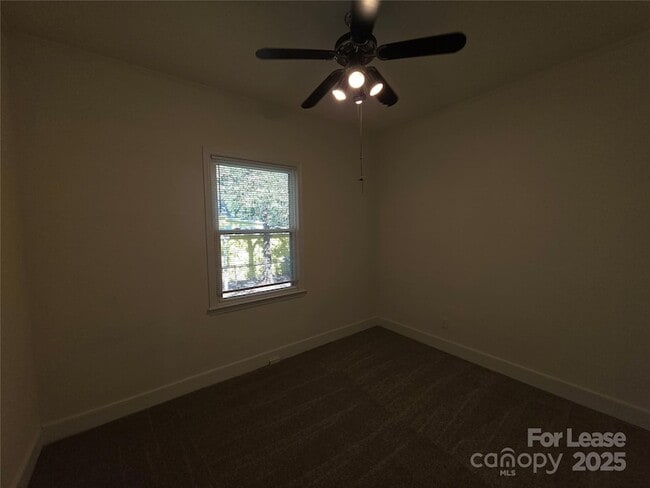 Building Photo - 412 Park Ave