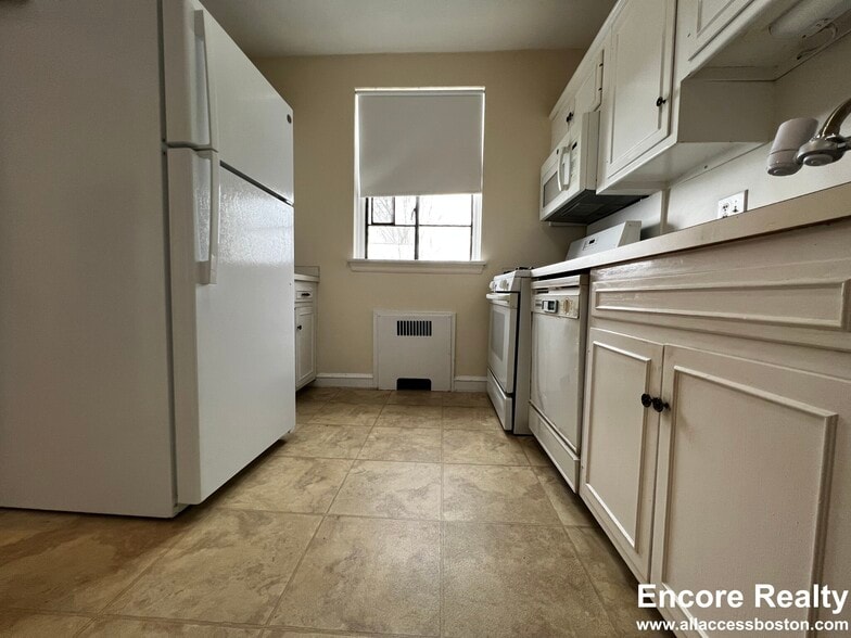 Building Photo - 105 Longwood Ave