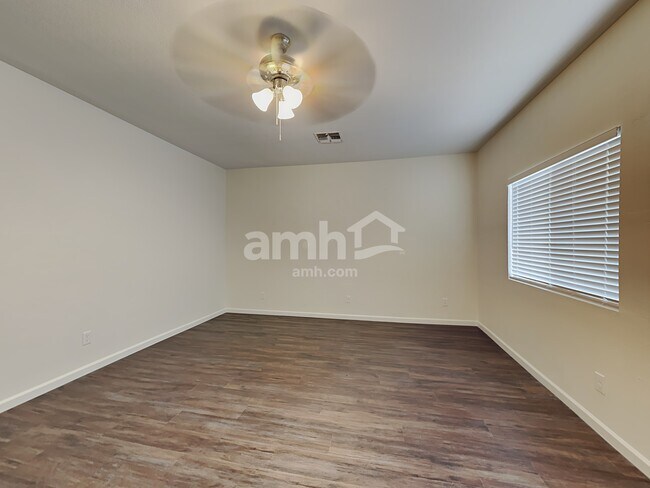 Building Photo - 1212 E Desert Rose Trail