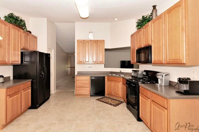 Building Photo - 404 Bay Tree Cir