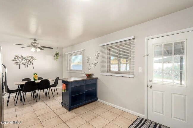 Building Photo - 1412 W 7th Pl