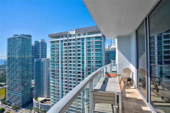 Building Photo - 1060 Brickell Ave