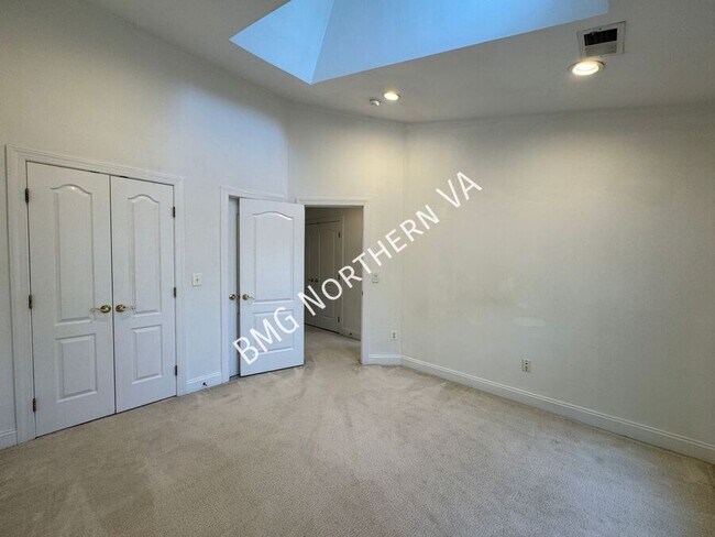 Building Photo - 3091 McKinnon Way