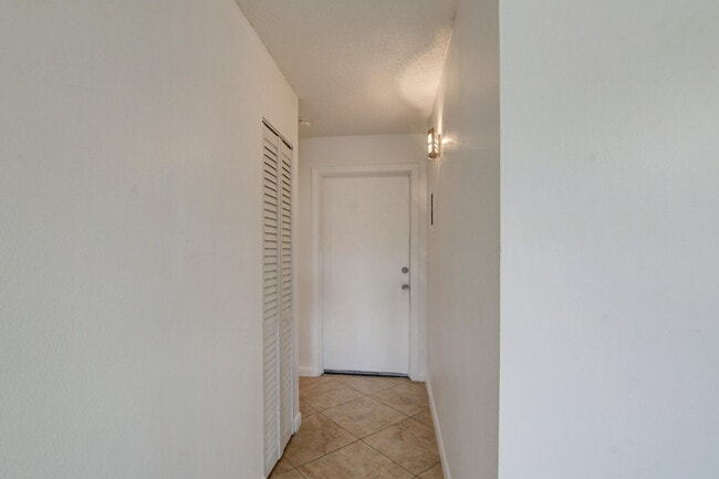 Building Photo - 600 SW 2nd Ave