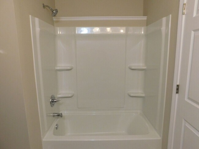 Building Photo - Beautiful Family Home