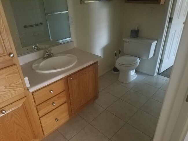 Building Photo - COZY 2 BED 2 BATH CONDO IN HENDERSON!